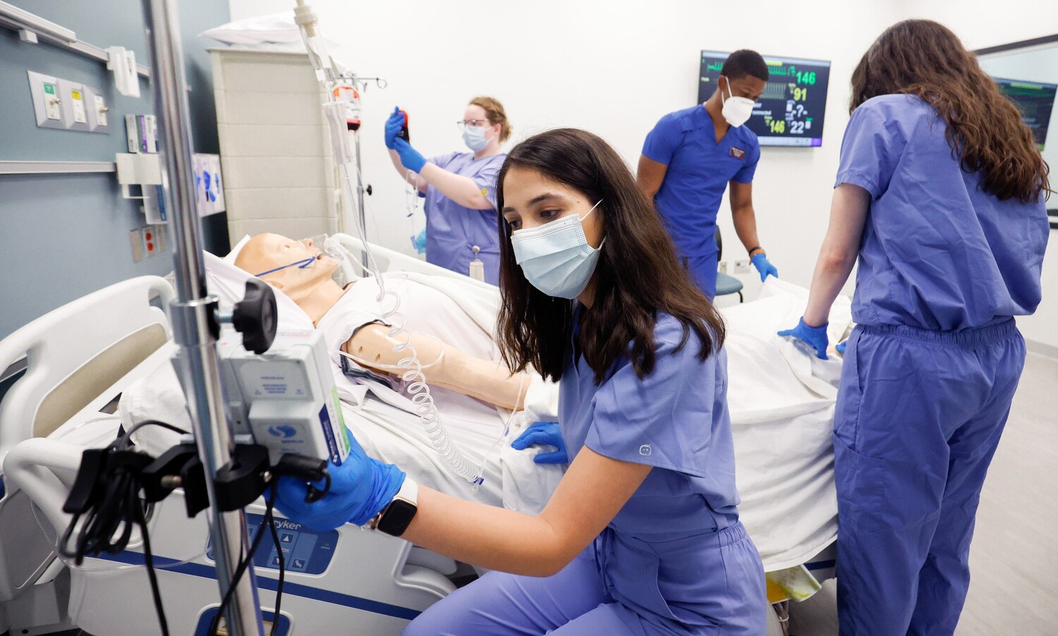 four University of Minnesota Medical School students participate in a patient care simulation exercise